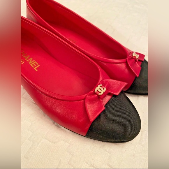 CHANEL Interlocking CC Logo Flats in Hot Pink - Picture 1 of 10